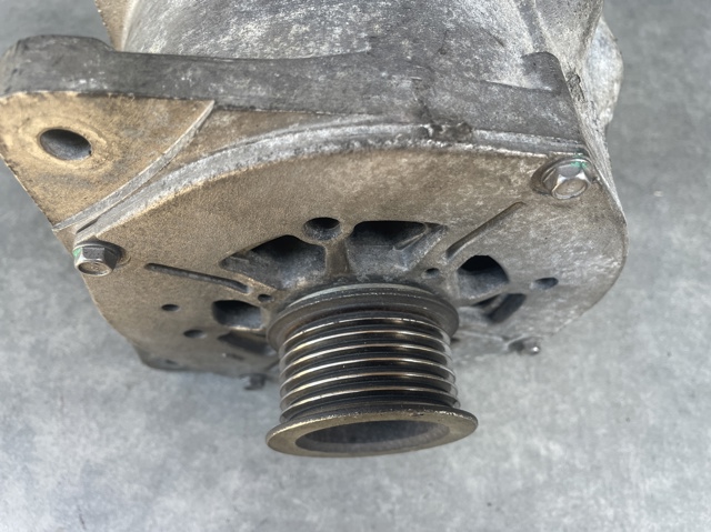 Генератор автомобільний 8200667617 RENAULT
