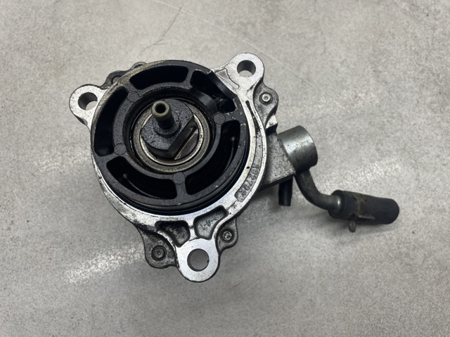 Насос вакуумний RF7J18G00 MAZDA