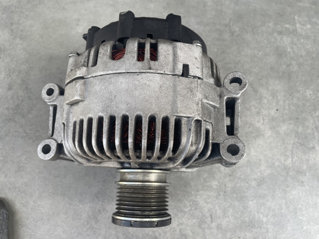 Авто генератор TG17C026 VALEO