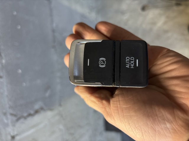 Кнопка електромеханічного гальма стоянки 5G0927225D VAG