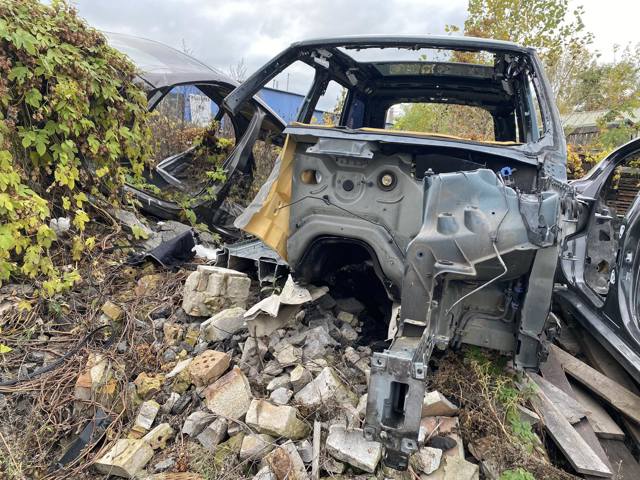 Крило заднє ліве LR036413 LAND ROVER