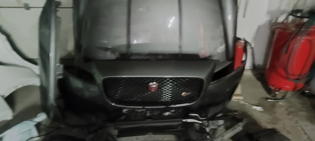 Решітка переднього бампера, центральна T2H7077 JAGUAR
