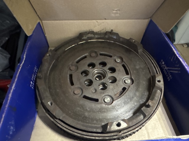 Маховик із зубчастим ободом в зборі 2320025011 HYUNDAI