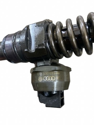 Форсунка дизельна в зборі, розпилювач + тримач 038130073BQ VAG