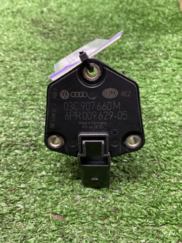 Датчик рівня масла двигуна 03C907660M VAG