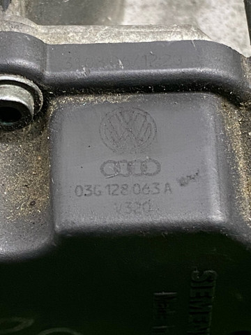 Дросільна заслінка в зборі 03G128063A VAG