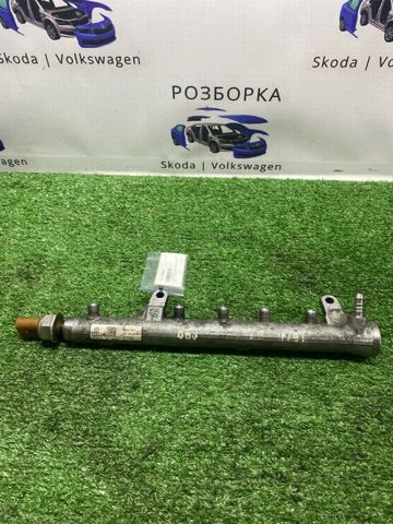 Рампа форсунок системи упорскування палива 03L130089B VAG
