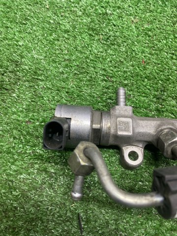 Рампа форсунок системи упорскування палива 04L089G VAG