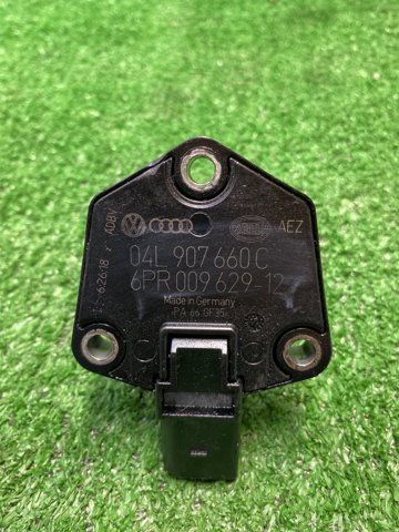 Датчик рівня масла двигуна 04L907660C VAG