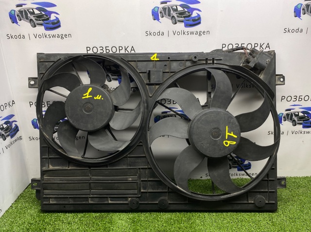 Дифузор радіатора охолодження, в зборі з мотором і крильчаткою 1K0121207AD VAG
