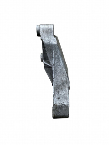 Кронштейн подушки (опори) двигуна, лівої 1K0199117 VAG