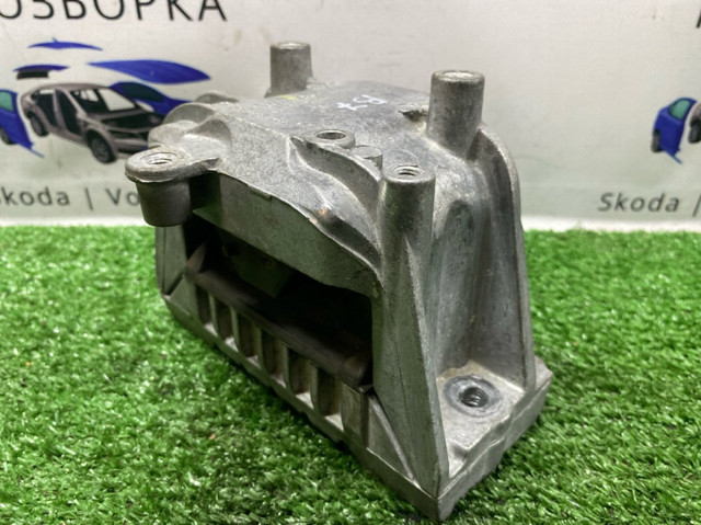 Права подушка мотора 1K0199262CR VAG