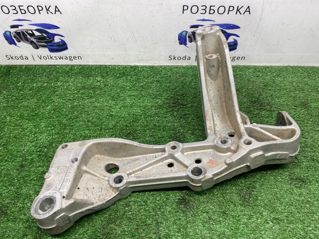 Кронштейн передньої балки 1K0199295F VAG