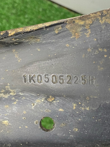 Тяга поздовжня задньої підвіски, ліва 1K0505225H VAG