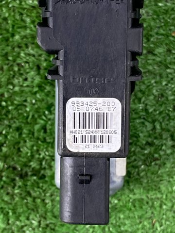 Моторчик склопідйомника двері задніх, правих 1K0959704E VAG