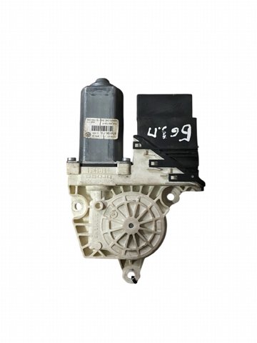 Моторчик склопідйомника двері задніх, правих 1K0959704P VAG