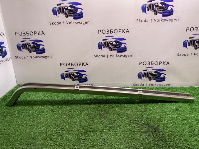 Рейка направляюча зсувної двері, центральна права 2K0843872F VAG