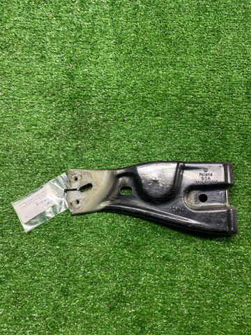Кронштейн кріплення крила переднього лівого, передній 3C0821141 VAG