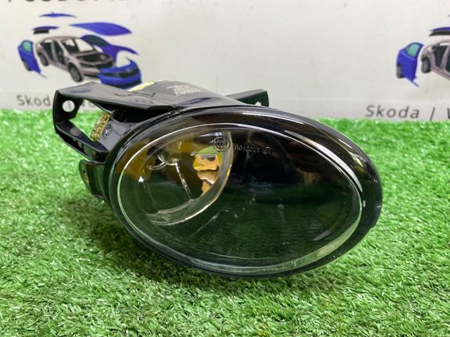 Туманка права 3C0941700B VAG