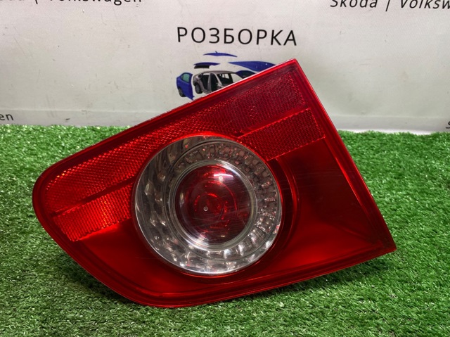 Задня ліва внутрішня фара 3C9945093 VAG