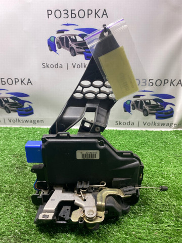 Замок дверей водія 3D1837015 VAG