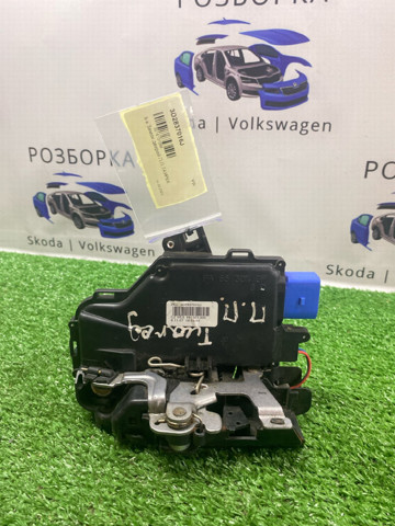 Замок передніх пасажирських дверей 3D2837016J VAG
