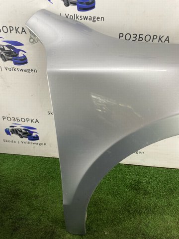 Переднє праве крило 3T0821022 VAG