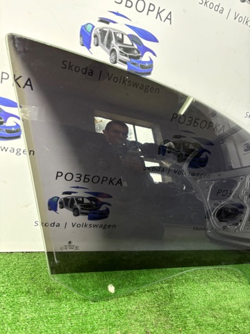 Скло пасажирських дверей 3T0845202B VAG
