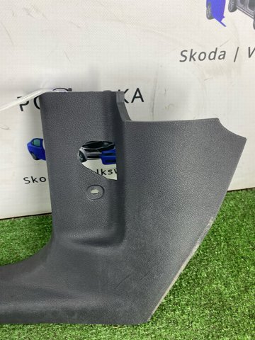 Накладка дверного порогу внутрішня, передня ліва 3T0863483A VAG