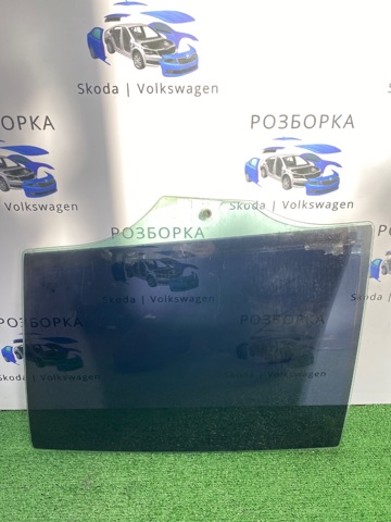 Скло заднє ліве 3T5845205 VAG
