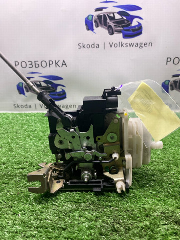 Внутрішній дверний замок 4D1837016D VAG