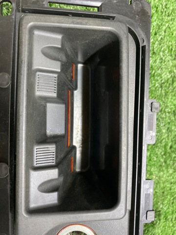 Попільничка центральної консолі 4G0857951 VAG