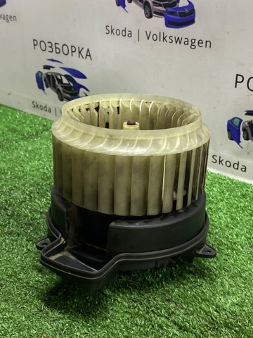 Електромотор пічки 4H1820021B VAG