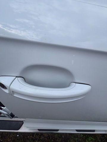 Пасажирські передні двері 4L0831052A VAG