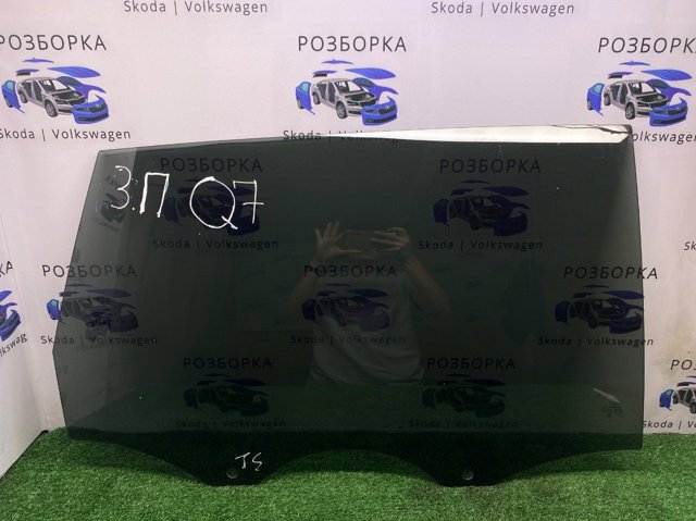 Скло задньої двері правої 4L0845206A VAG