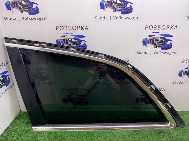 Скло кузова/багажного відсіку, ліве 4L0845299R VAG