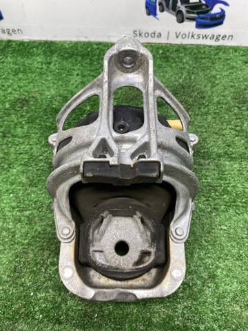 Права опора двигуна 4M0199372B VAG