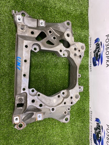 Балка кріплення коробки передач 4M0399263E VAG