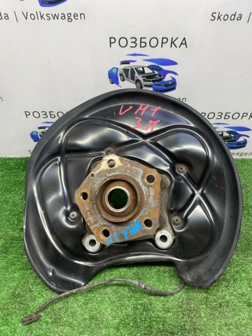 Цапфа поворотна права 4M0505432AE VAG