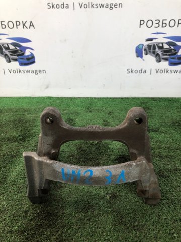 Скоба гальмівного заднього супорта 4M0615425 VAG