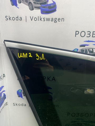 Скло багажного відсіку, ліве 4M0845297B VAG