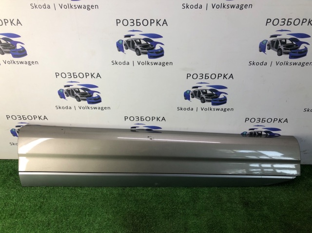 Молдинг передніх лівих дверей, нижній 4M0853959GGRU VAG