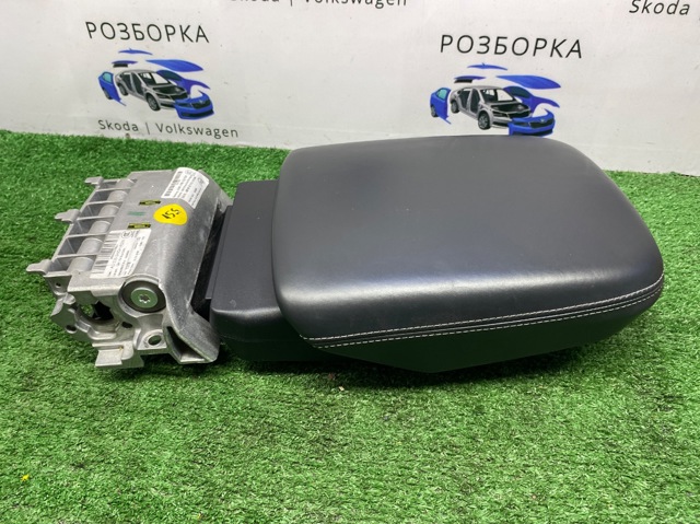 Підлокітник переднього сидіння 4M8864207BSLI VAG