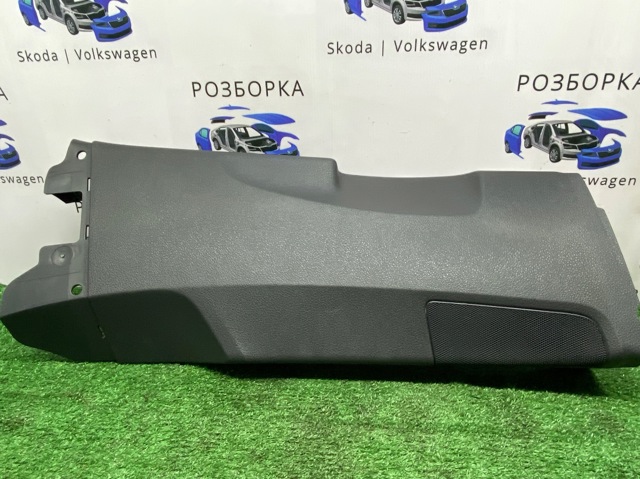 Обшивка стійки кузова внутрішньої, середня нижня права 4M88672404PK VAG