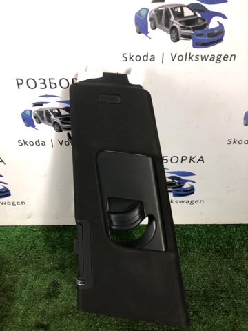 Обшивка стійки кузова внутрішня, середня ліва 4M8867243BYW5 VAG