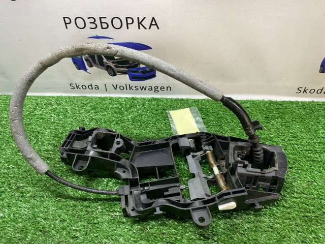 Тримач зовнішньої ручки дверей, задніх лівих 510837811D VAG