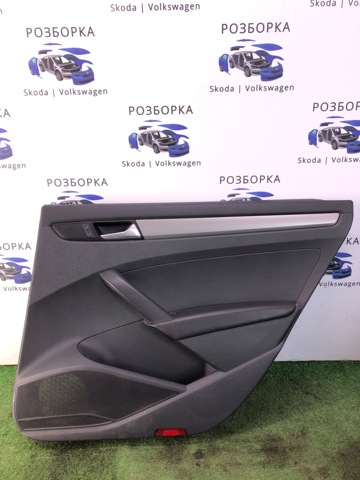 Внутрішня обшивка правих задніх дверей 561867212FOUR VAG