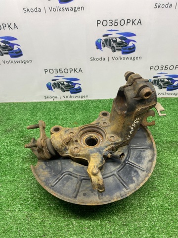 Вісь передня і поворотні кулаки 5C0407256 VAG