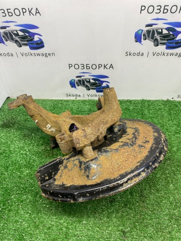 Цапфа поворотна права 5C0505436B VAG