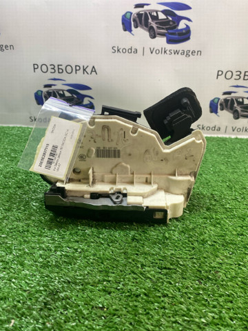 Замок дверей водія 5E2837015 VAG